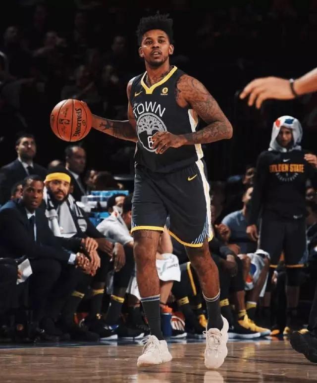 葡超杯赛前为若塔兄弟默哀，若塔的遗孀和父母出席（葡超杯赛前悼念若塔兄长，若塔遗孀及父母到场）