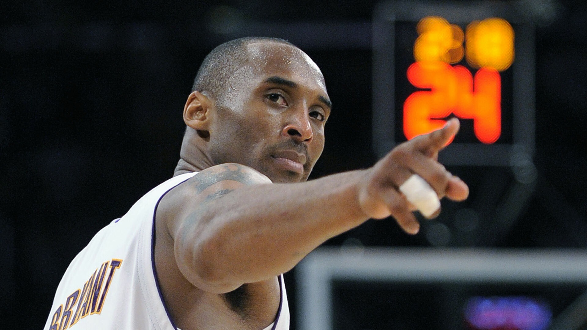 灰熊全队投篮命中率高达50%，但15次失误比马刺多了9次（灰熊五成命中率难掩15次失误，比马刺多9次）