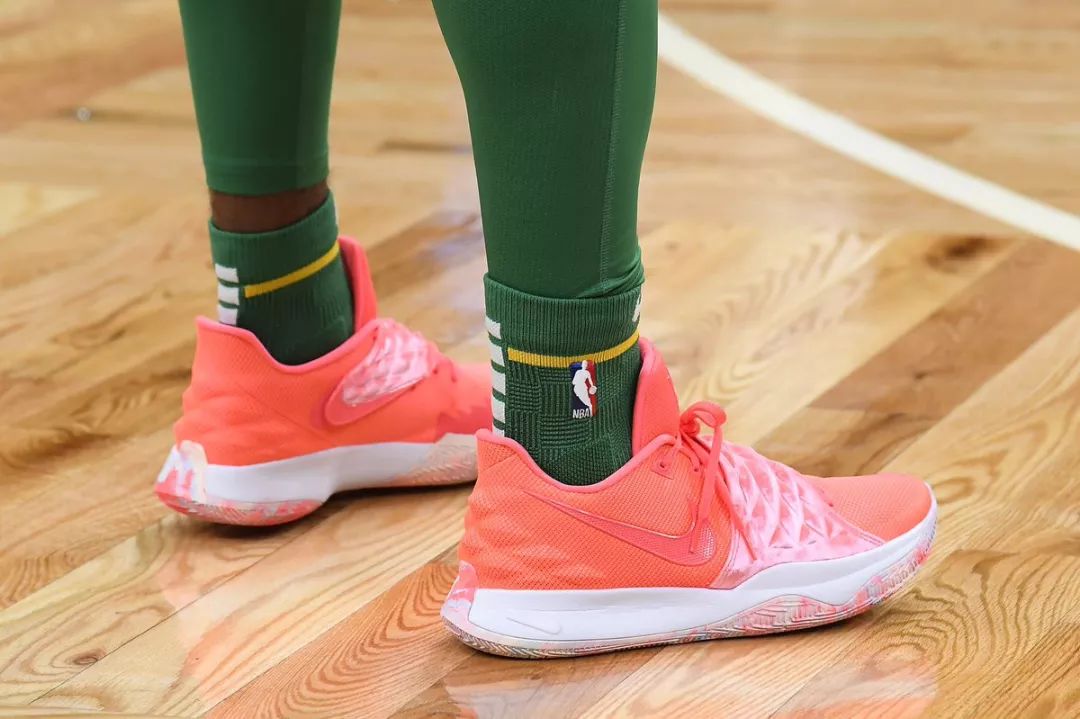 周六意甲焦点战：维罗纳迎战亚特兰大，保级压力与欧战野心的激烈碰撞！（意甲周六重头戏：维罗纳主场迎战亚特兰大，保级压力硬碰欧战雄心）