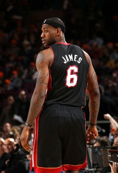 巴黎圣日耳曼内马尔帽子戏法（内马尔上演帽子戏法，巴黎圣日耳曼高光时刻）