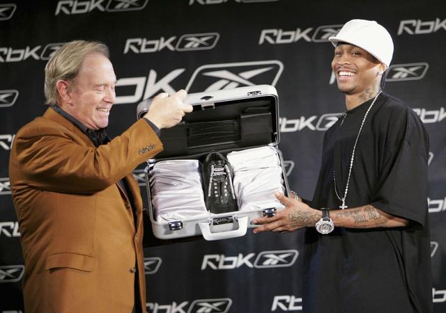 公牛半场三分13中3，吉迪10+5+5咬住比分（公牛半场外线手冷13投3中，吉迪10分5板5助紧咬比分）