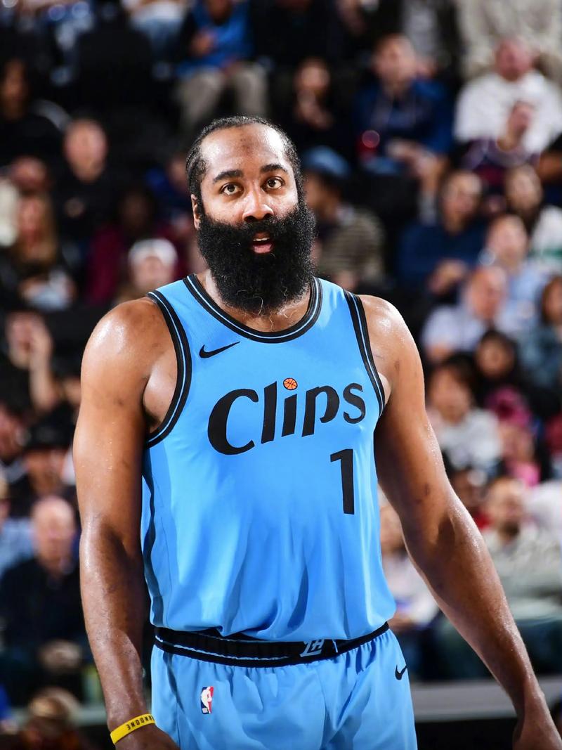 鲍威尔谈热火4连败：球队改变了战术，之前那套已被摸透（鲍威尔评热火四连败：旧战术被对手吃透，球队已调整策略）