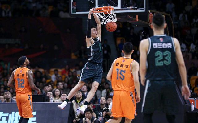 米兰客战拉齐奥：莱奥领衔，亚沙里、里奇、拉比奥出战（米兰做客挑战拉齐奥：莱奥挂帅，亚沙里、里奇、拉比奥悉数登场）